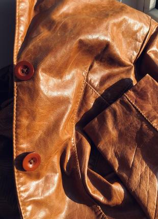 Коричневый кожаный пиджак жакет8 фото