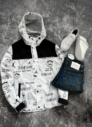 Ветровка с принтами белая