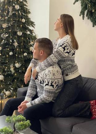 Парні святкові светри з оленями сімейна атмосфера свято новорічні, різдвяні светри