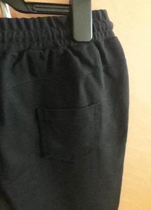 Стильные укороченные штанишки со стразами5 фото