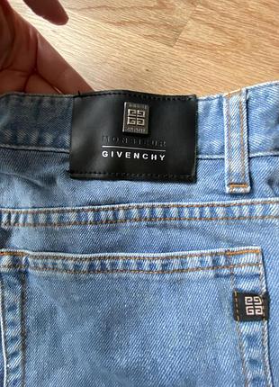 Классные джинсы givency