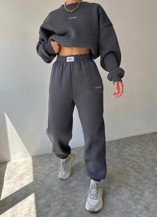 Теплий спортивний костюм на флісі худі світшот вільного крою утеплений штани з високою посадкою на резинці джогери з надписом6 фото