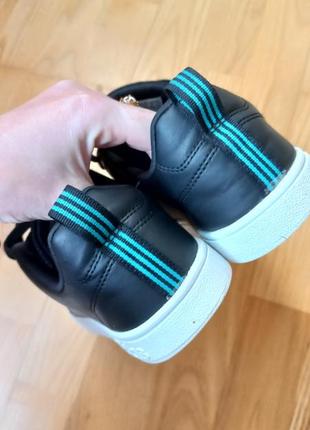 Фірмові кросівки adidas шкіряні кросівки кеди кродас спортивне взуття черевики 384 фото