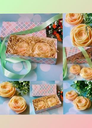 Подарунковий набір мила ручної роботи, розкішні чайні троянди.
