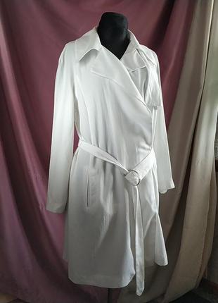 Белый плащь