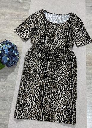 Актуальное платье в красивый принт.