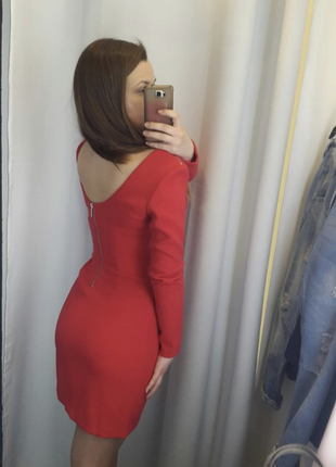 Чудова сукня червоного кольору