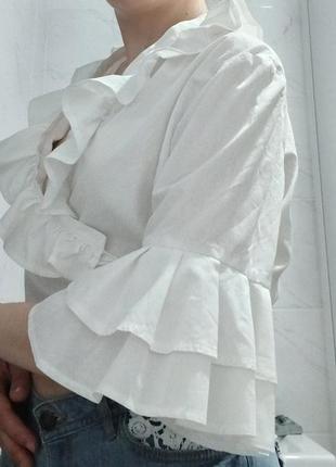 Біла коттонова пишна блуза на зав'язках1 фото