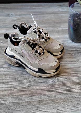 Женские кроссовки сникерсы balenciaga triple s beige