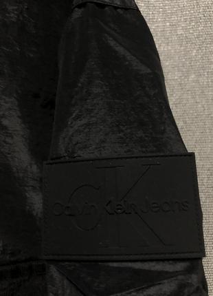 Нейлоновая куртка ветровка calvin klein jeans3 фото