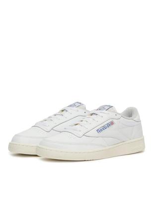 Чоловічі білі кросівки reebok  club c 85 vintage
ftwr white vector blue 40-41 розмір