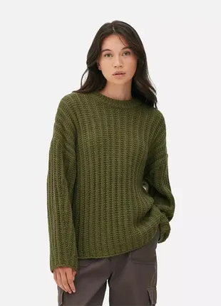 Стильный вязаный свитер цвета хаки