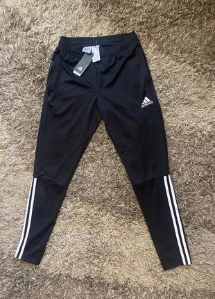 Adidas на змейках