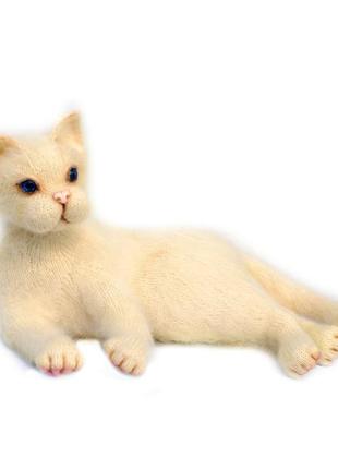 Лежащая кошка, авторская интерьерная игрушка ручной работы1 фото