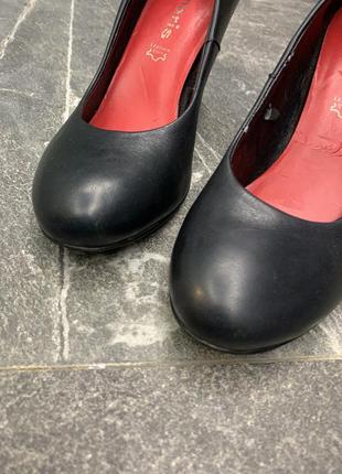Кожаные черные классические туфли tamaris 373 фото