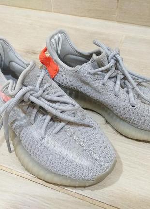 Женские кроссовки adidas yeezy boost