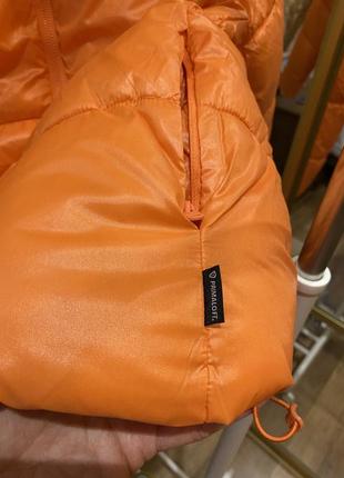 Тепла і легка яскрава куртка oysho s. наповнювач primaloft
