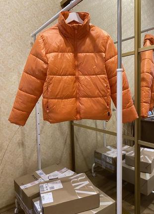 Тепла і легка яскрава куртка oysho s. наповнювач primaloft