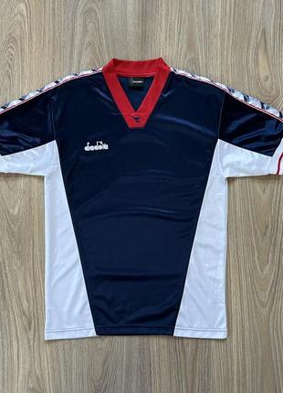 Мужская винтажная спортивная футболка с лампасами diadora