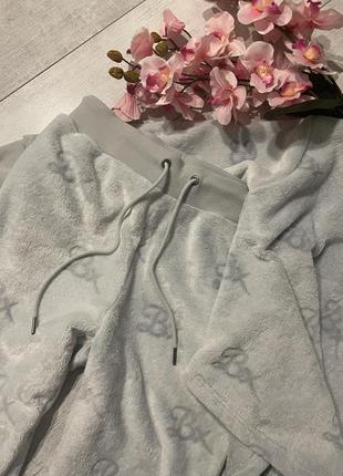 Тепла фірмова плюшева піжама мєховушка / домашній костюм від відомого бренду для дому та сну.4 фото