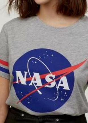 Жіноча сіра футболка кроп шоп h&m з великим лого nasa