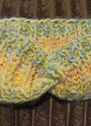 Тепла пов'язка на голову з мохеру та вовни.