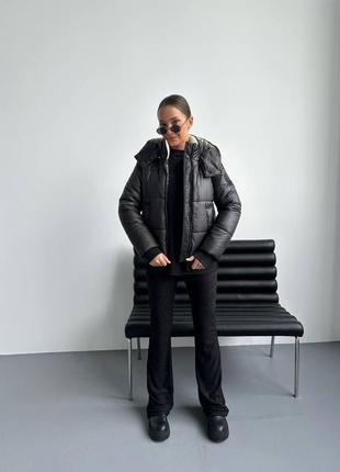 Куртка жіноча оверсайз на блискавці з капішоном з кишенями якісна стильна тепла чорна пильно лілова5 фото