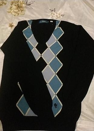 Теплый ,красивый свитер, полувер ч шерсть.