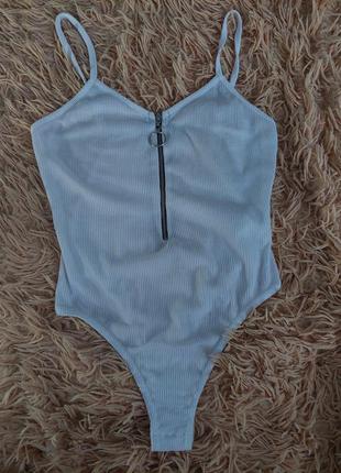 Белое боди в рубчик pretty little thing