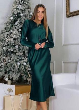 Платье цвета зумруд