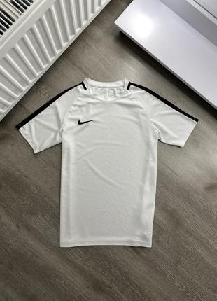 Спортивна футболка nike