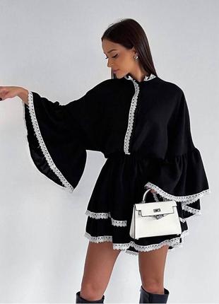 Элегантное нежное платье - короткая мини свободного кроя нежное с рукавами-волокнами и белой лентой креп-костюмка черный4 фото