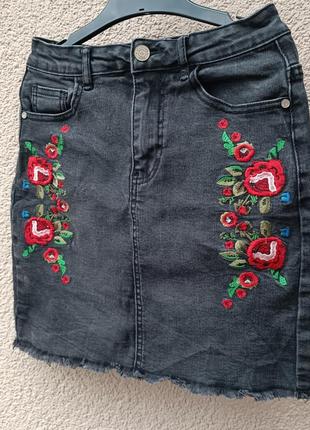 Юбка джинсовая с вышивкой в вышиванку3 фото