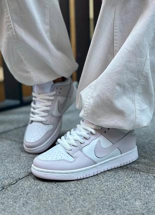Бело розовые кроссовки nike3 фото