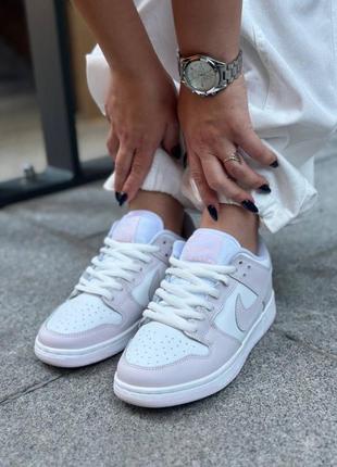 Бело розовые кроссовки nike