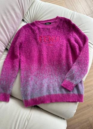 Бомбезний светр в стилі fendi