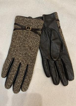Стильные, женские, новые перчатки на офисе. теплые из кожи и текстиля
