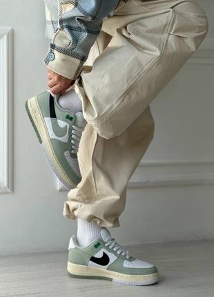 Трендовые кроссовки nike air force