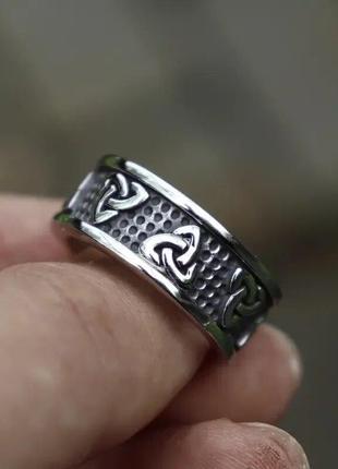 Елітний чоловічий перстень оберіг з древніми скандинавськими знаками стародавній амулет трикветр р 213 фото