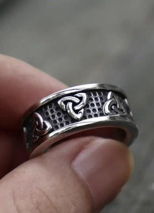 Елітний чоловічий перстень оберіг з древніми скандинавськими знаками стародавній амулет трикветр р 212 фото