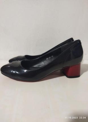 Туфли фирмы qqshoes, страна производитель китай.