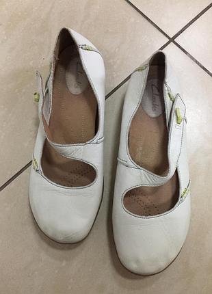 Кожаные туфли мокасины clarks
