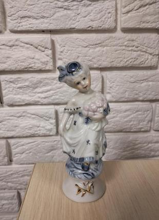Винтаж статуэтка дама с цветами