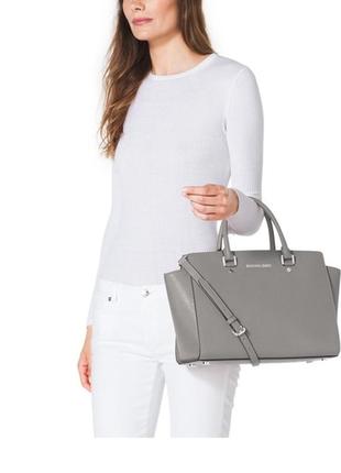 Michael kors selma medium pearl grey2 фото