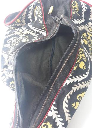 Черный джинсовый рюкзак с желто-белым узором5 фото
