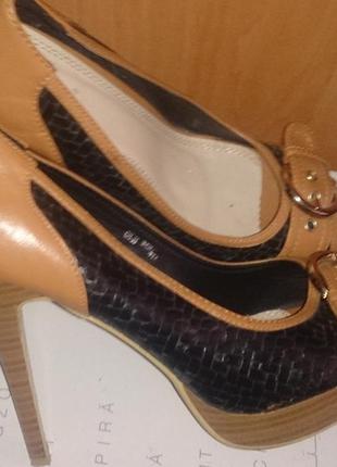 Стильні коричневі босоніжки р39 sergio todzi