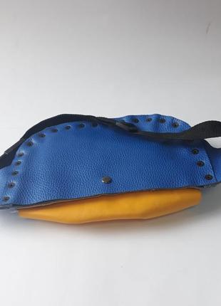 Кожаная сумка-бананка сине-желтая2 фото