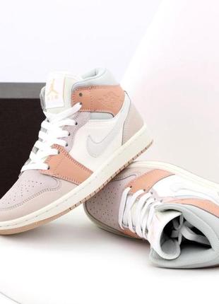 Женские кроссовки nike air jordan 1 mid beige white 39-409 фото