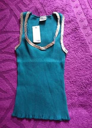 Актуальная майка с пайетками