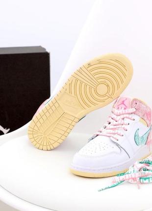 Жіночі кросівки nike air jordan 1 mid white pink 40